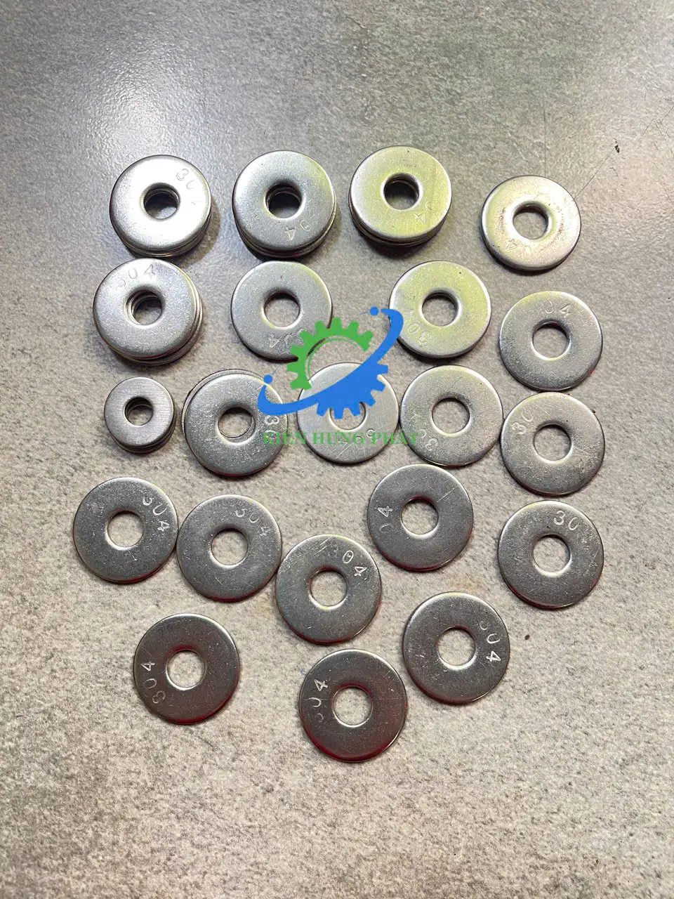 Long đền phẳng inox 304